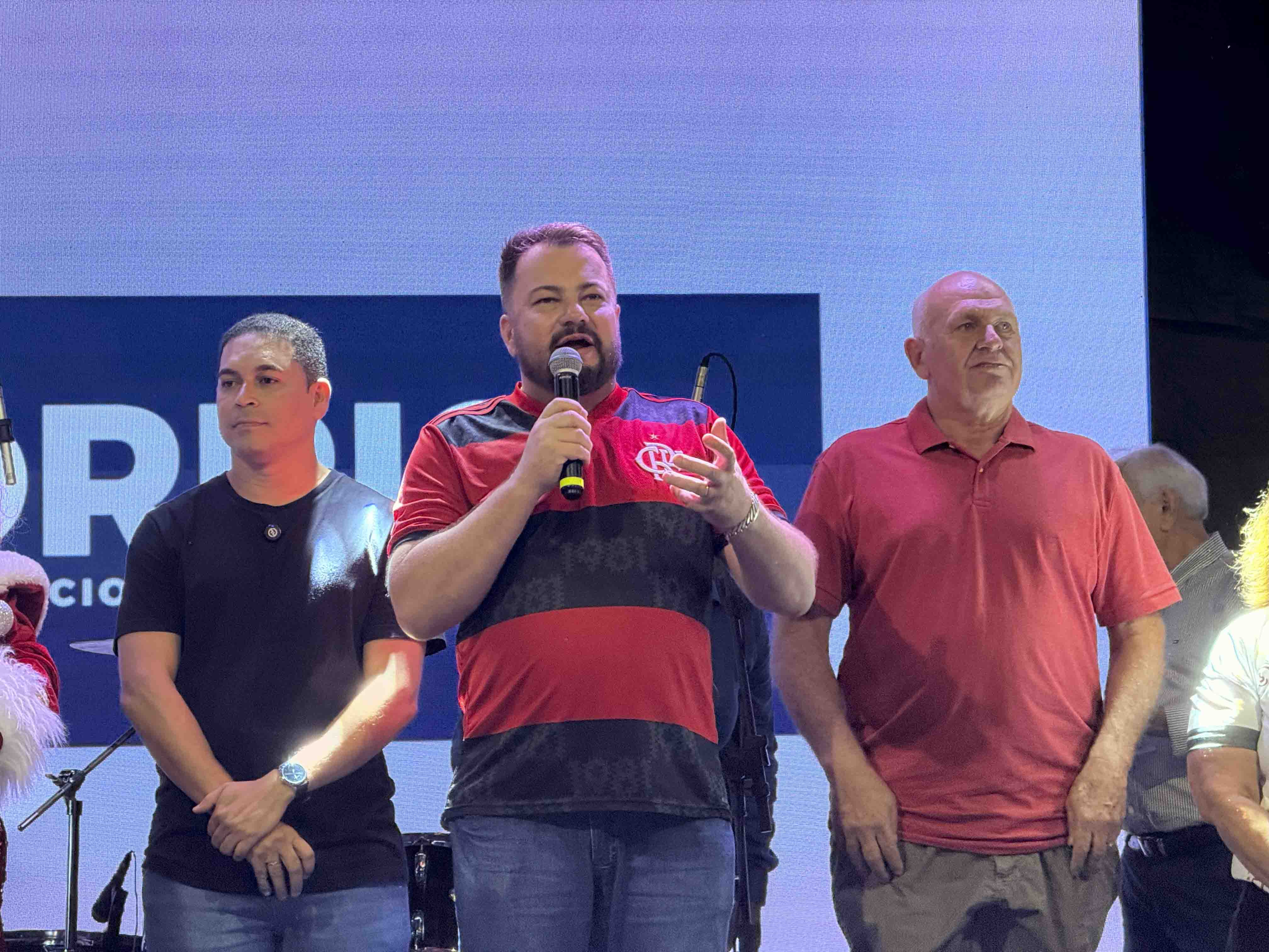 Chegada do Papai Noel marca abertura do Natal Luz 2025 e ilumina Sorriso com magia e emoção